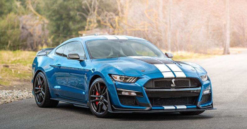 Mustang Auto - A Blue Ford Shelby GT500